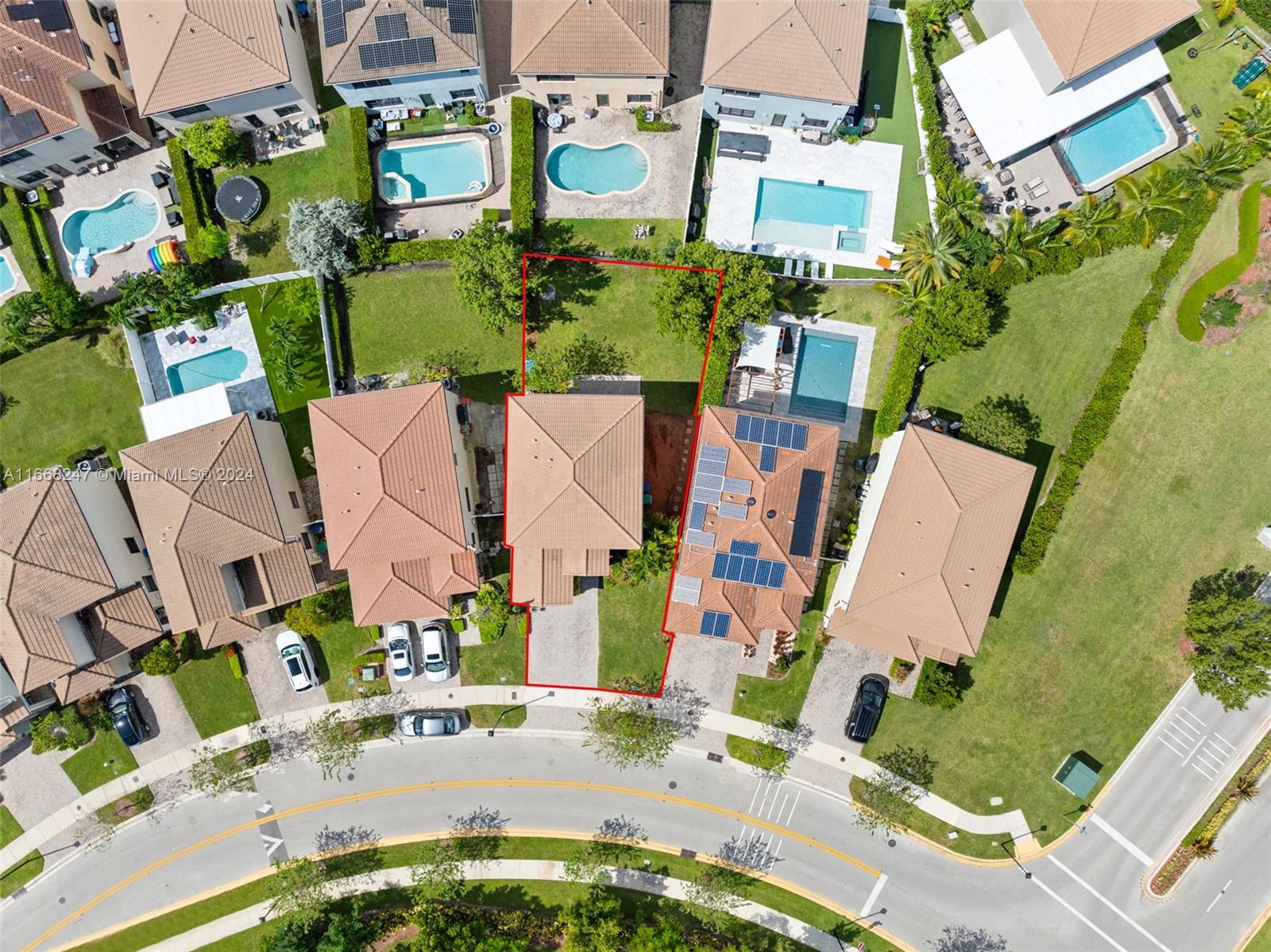 CHAMPION LAKES - Residential