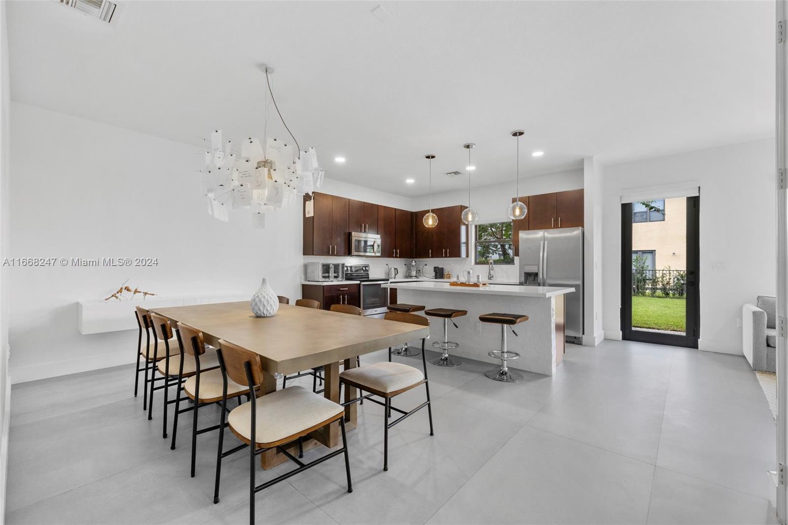 CHAMPION LAKES - Residential