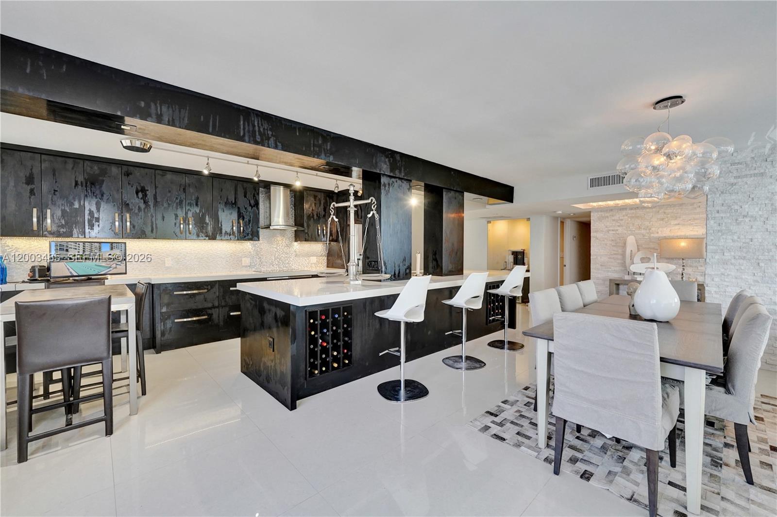 AQUARIUS CONDO - Residential
