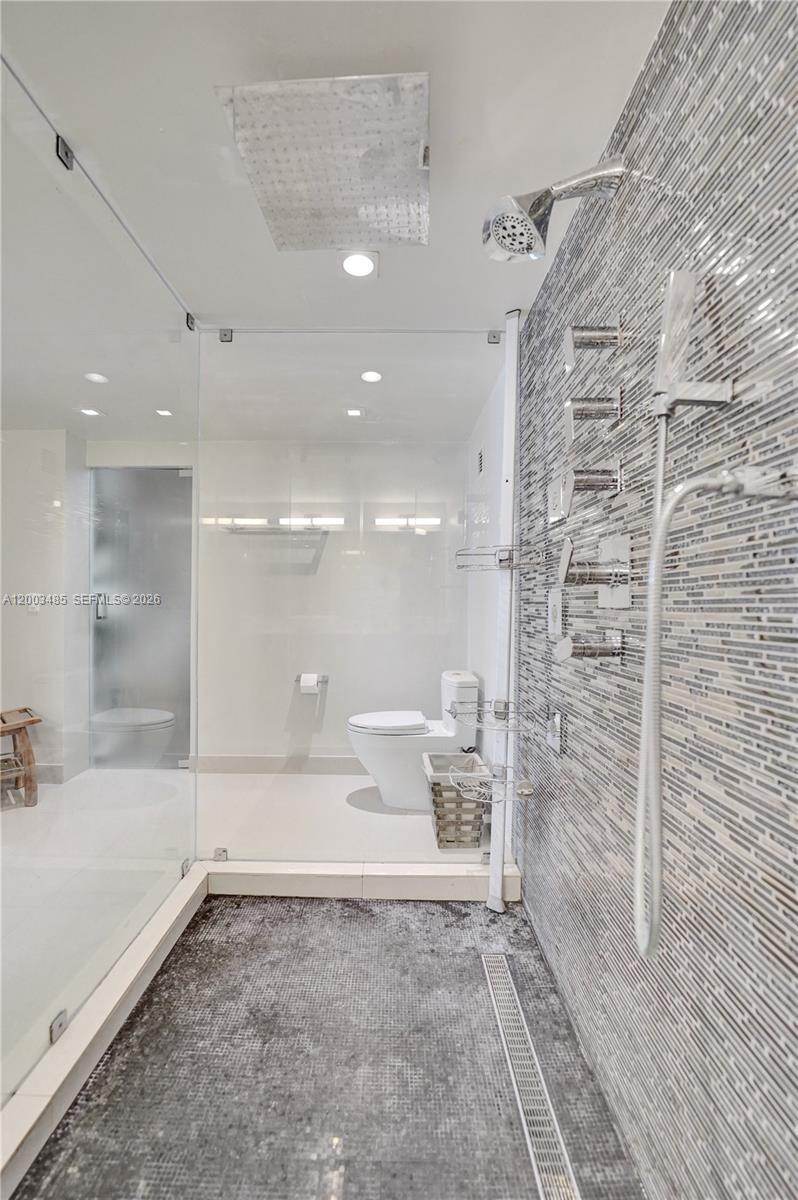 AQUARIUS CONDO - Residential
