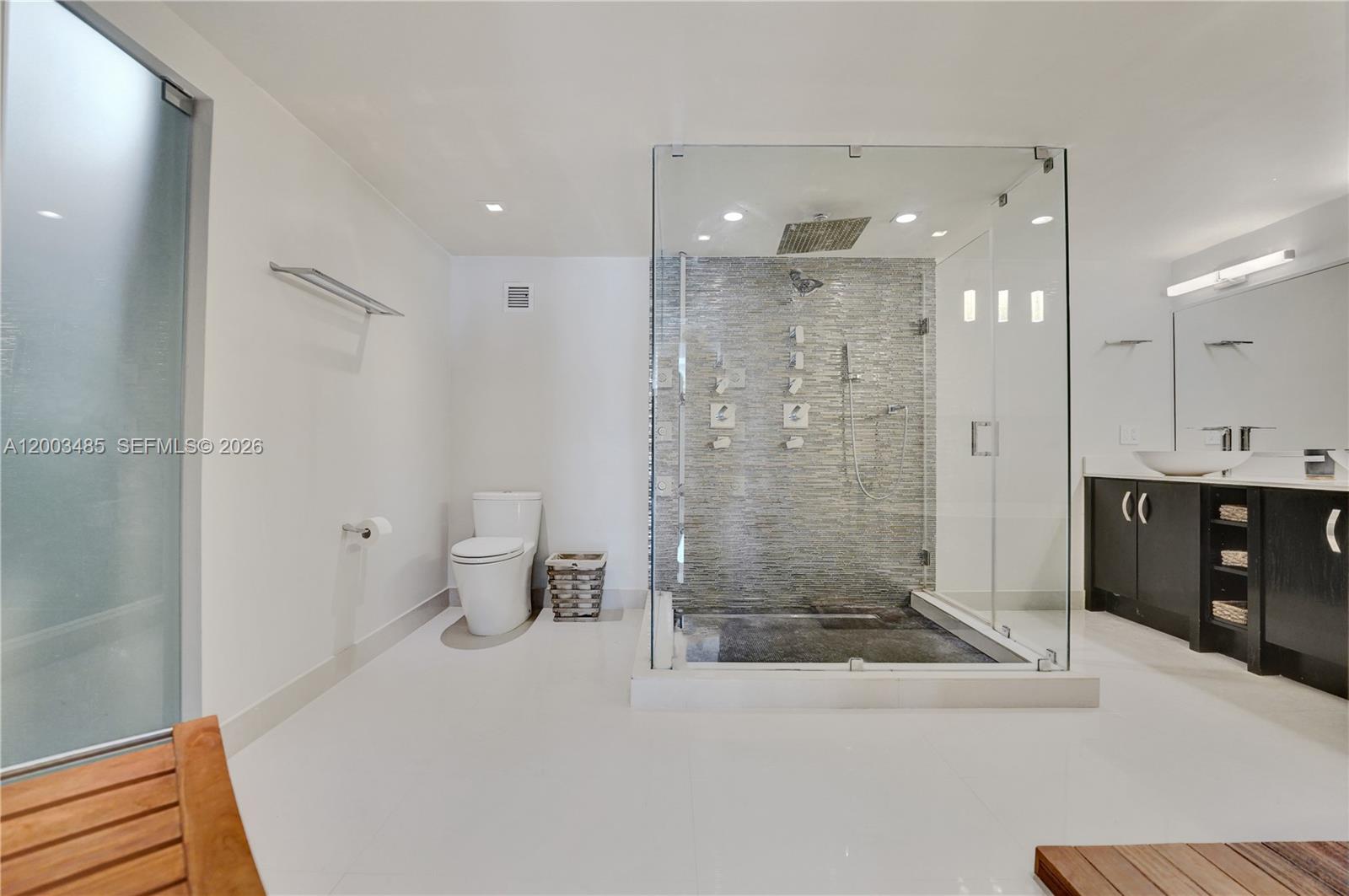 AQUARIUS CONDO - Residential