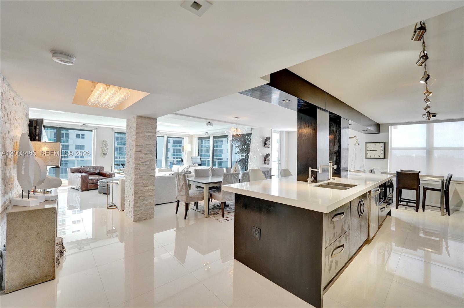 AQUARIUS CONDO - Residential
