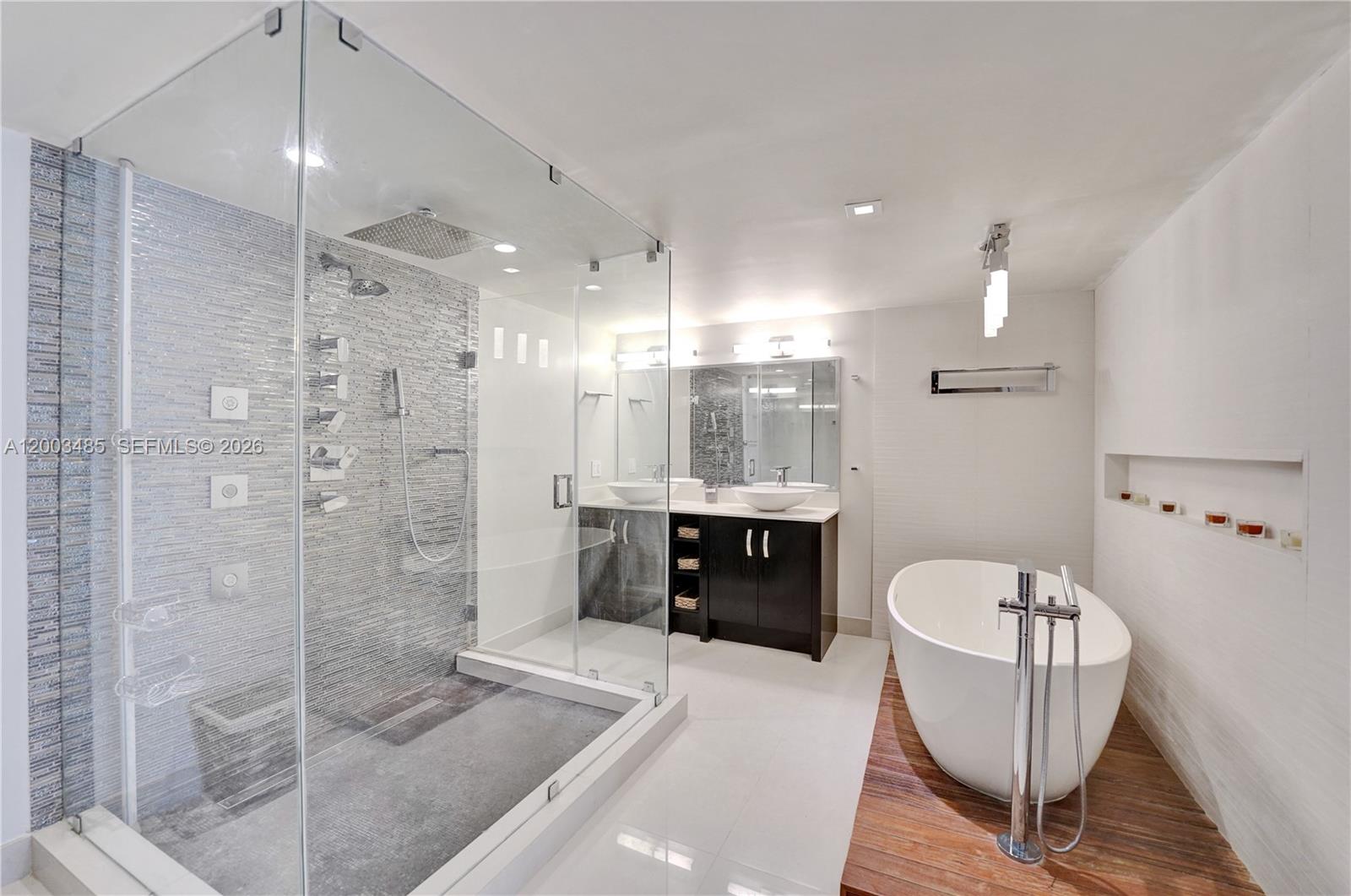 AQUARIUS CONDO - Residential
