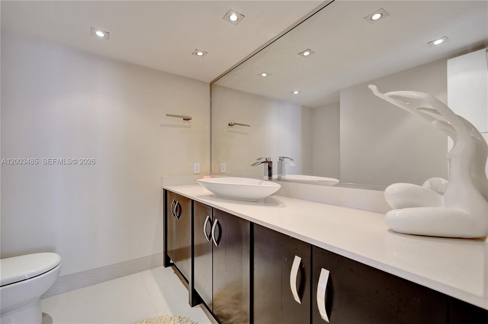 AQUARIUS CONDO - Residential