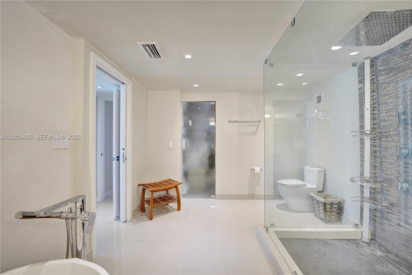 AQUARIUS CONDO - Residential