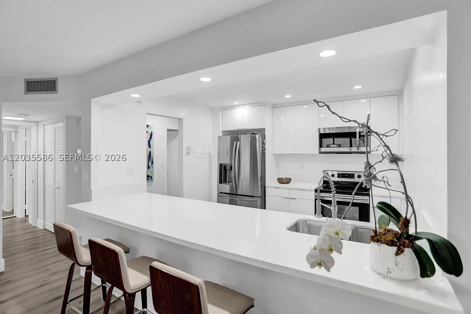 COMMODORE PLAZA CONDO - Residential Lease