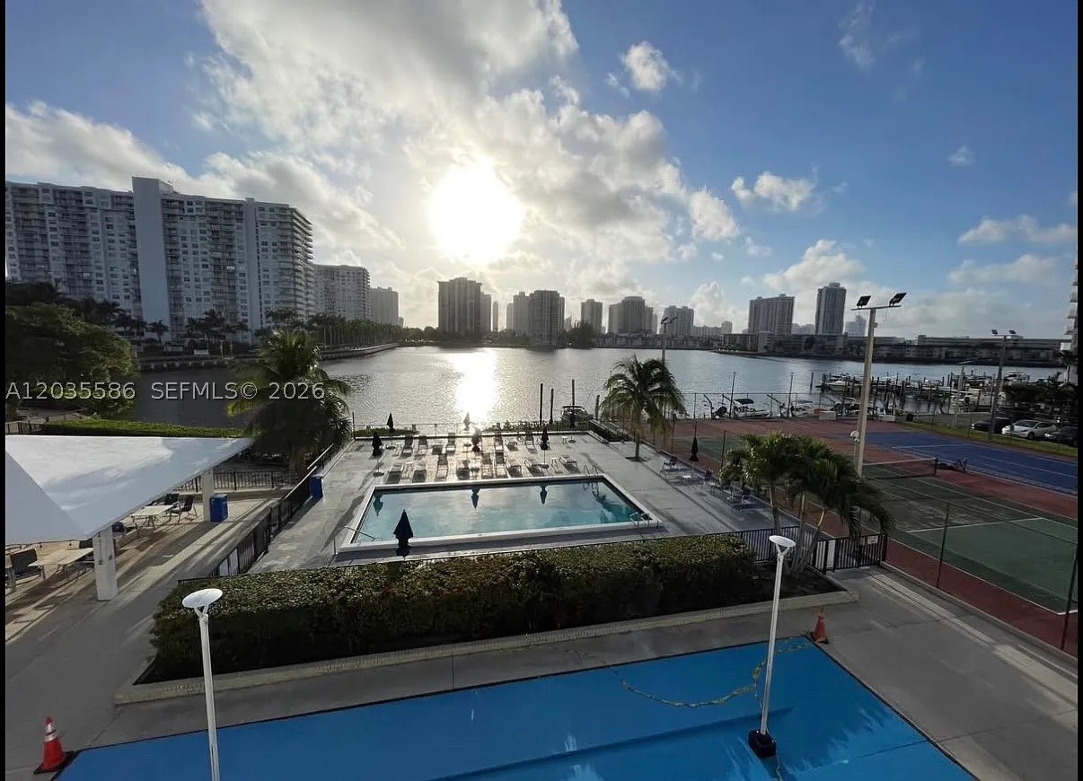 COMMODORE PLAZA CONDO - Residential Lease