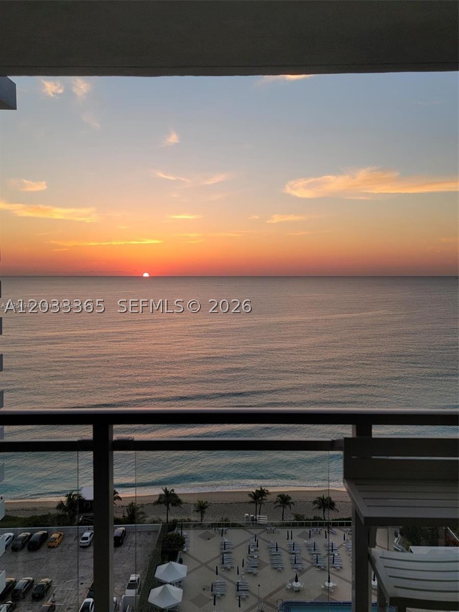 OCEAN OCEAN OCEAN-DIRECT-EAST-UNOBSTRUCTED VIEW FROM LIVING RM, TOTALY REMODELED. 1 BEDROOM, 1 BATHROOM, AND 1 HALF BATH. UNFURNISHED. RENT INCLUDES : HOT WATER, AIR CONDITIONING AND CABLE. HURRICANE IMPACT GLASS. OCEAN FRONT, HEATED POOL, JACUZZI, BBQ.THEATRE.GYM, SAUNA, GAME ROOM, BILLIARDS, MINUTES TO 3 SUPERMARKETS, GULFSTREAM VILLAGE, CASINOS, RESTAURANTS, HOLLYWOOD BROADWALK, AVENTURA. YOU MUST SEE !!!! .