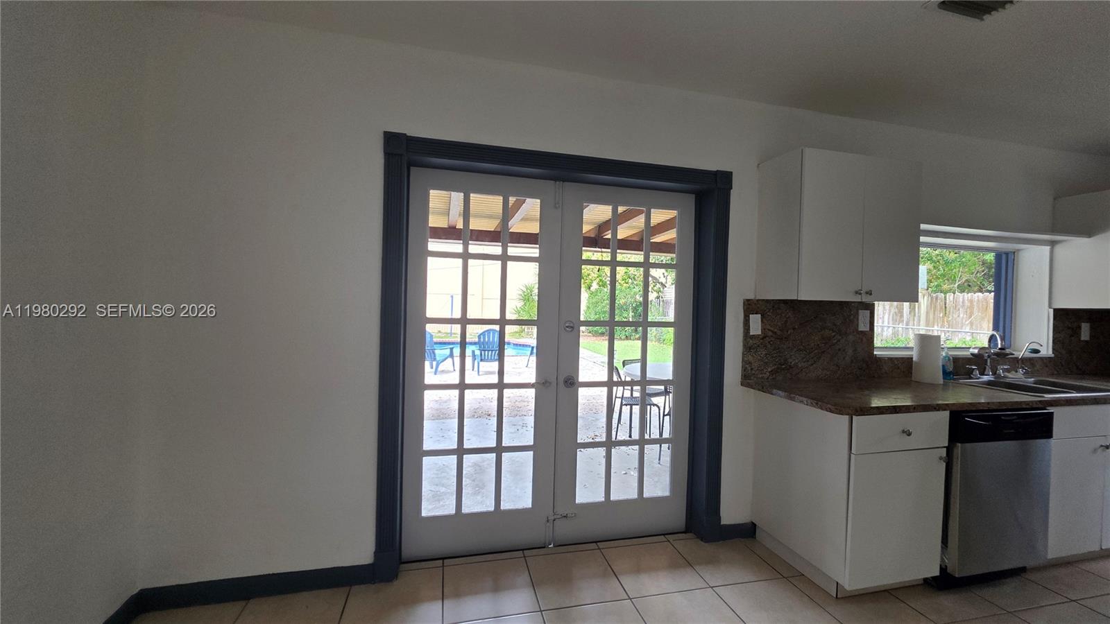 SUNSHINE PARK ESTATES - Residential Lease