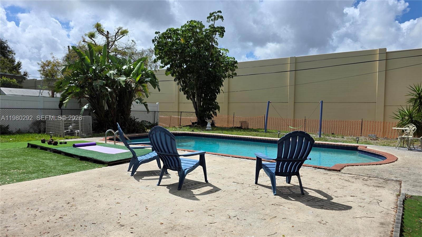 SUNSHINE PARK ESTATES - Residential Lease
