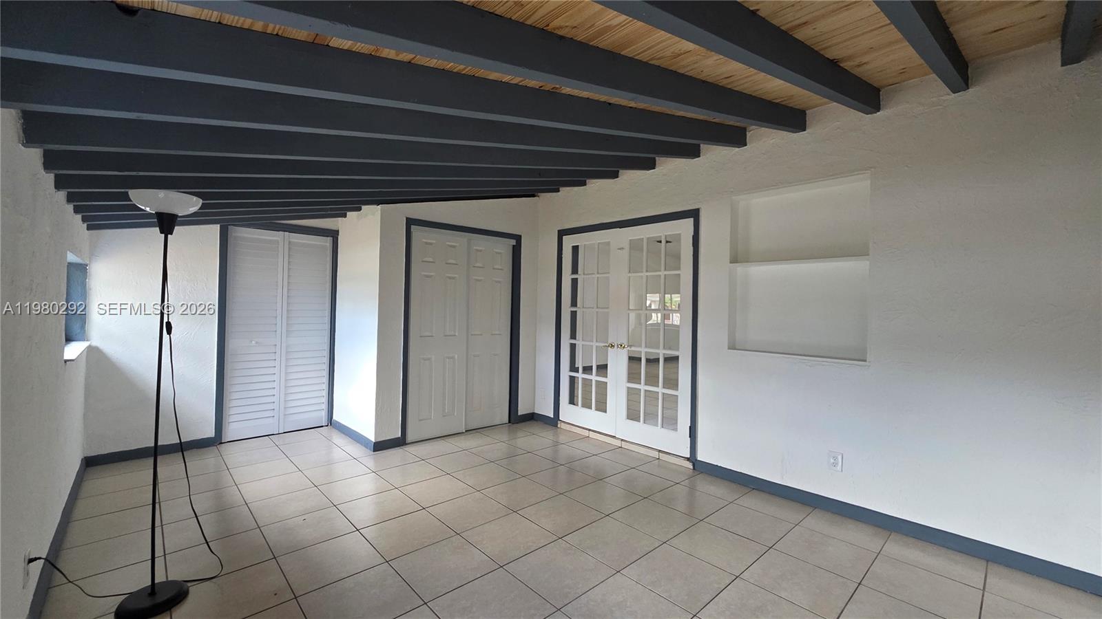 SUNSHINE PARK ESTATES - Residential Lease