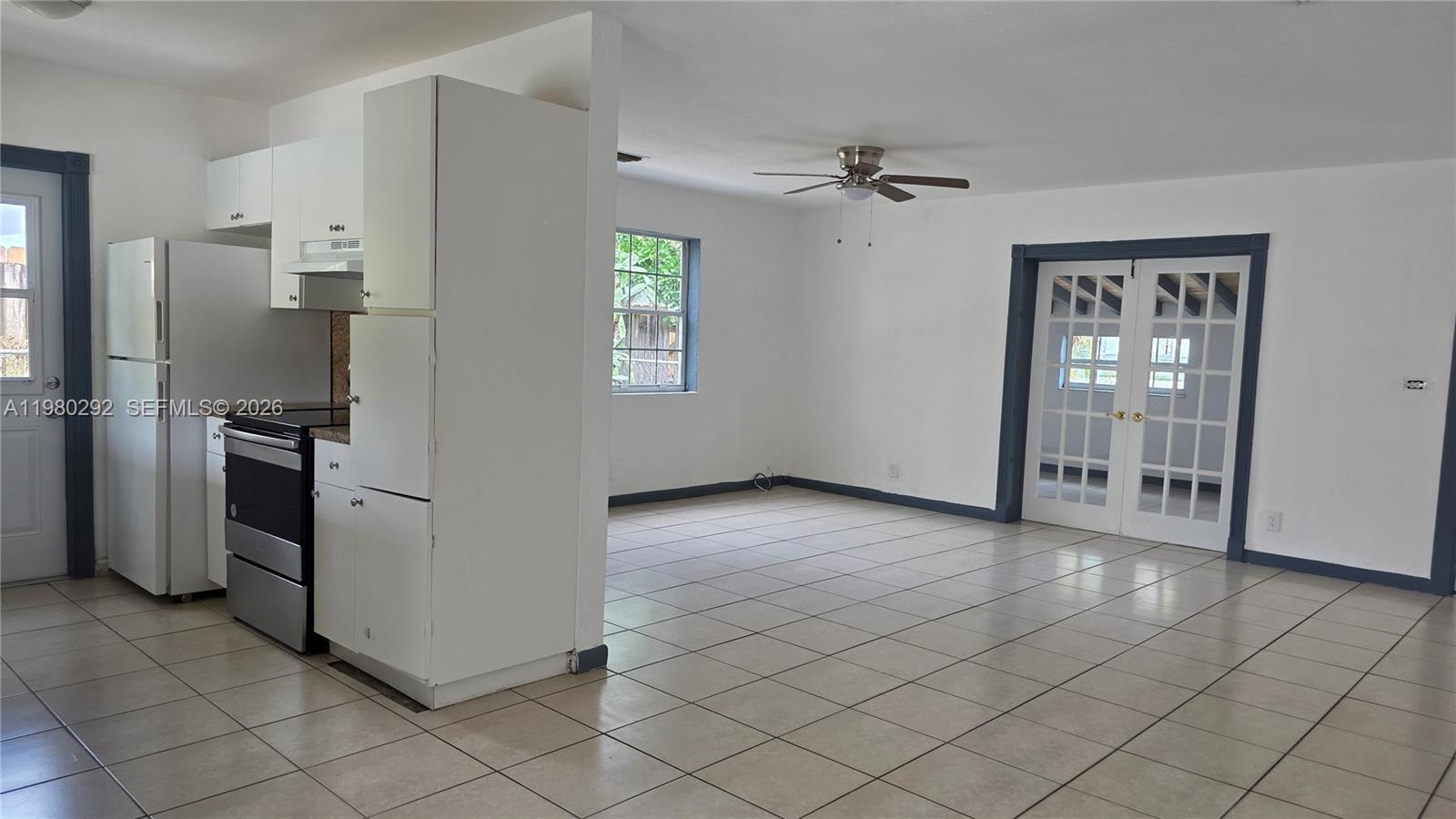 SUNSHINE PARK ESTATES - Residential Lease