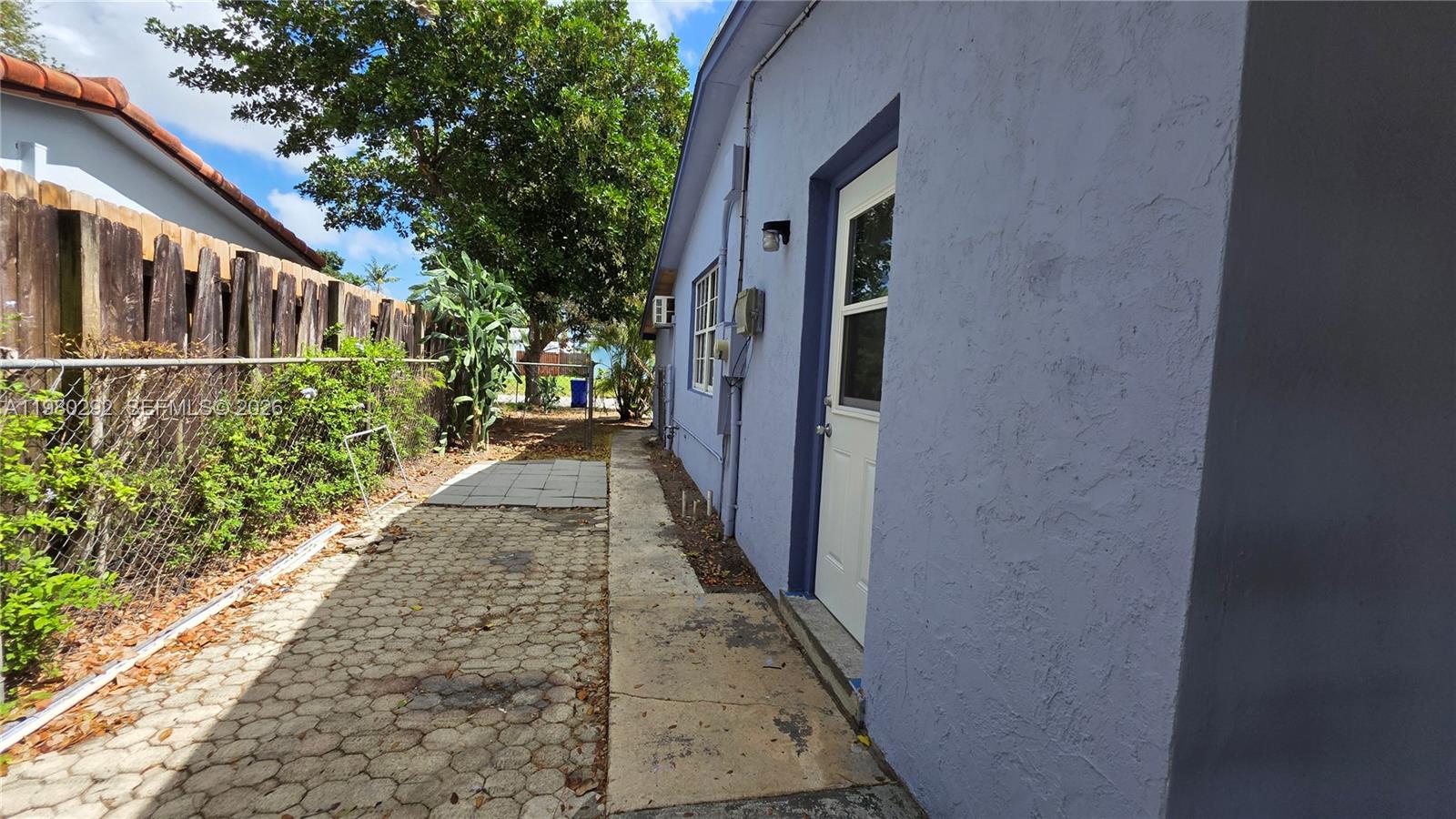 SUNSHINE PARK ESTATES - Residential Lease