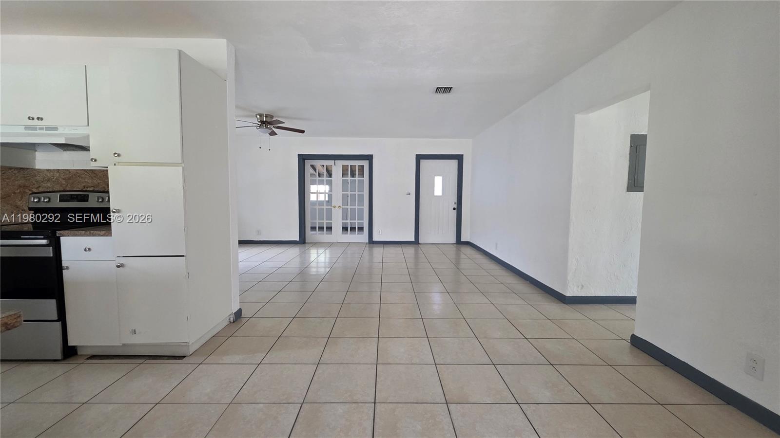 SUNSHINE PARK ESTATES - Residential Lease