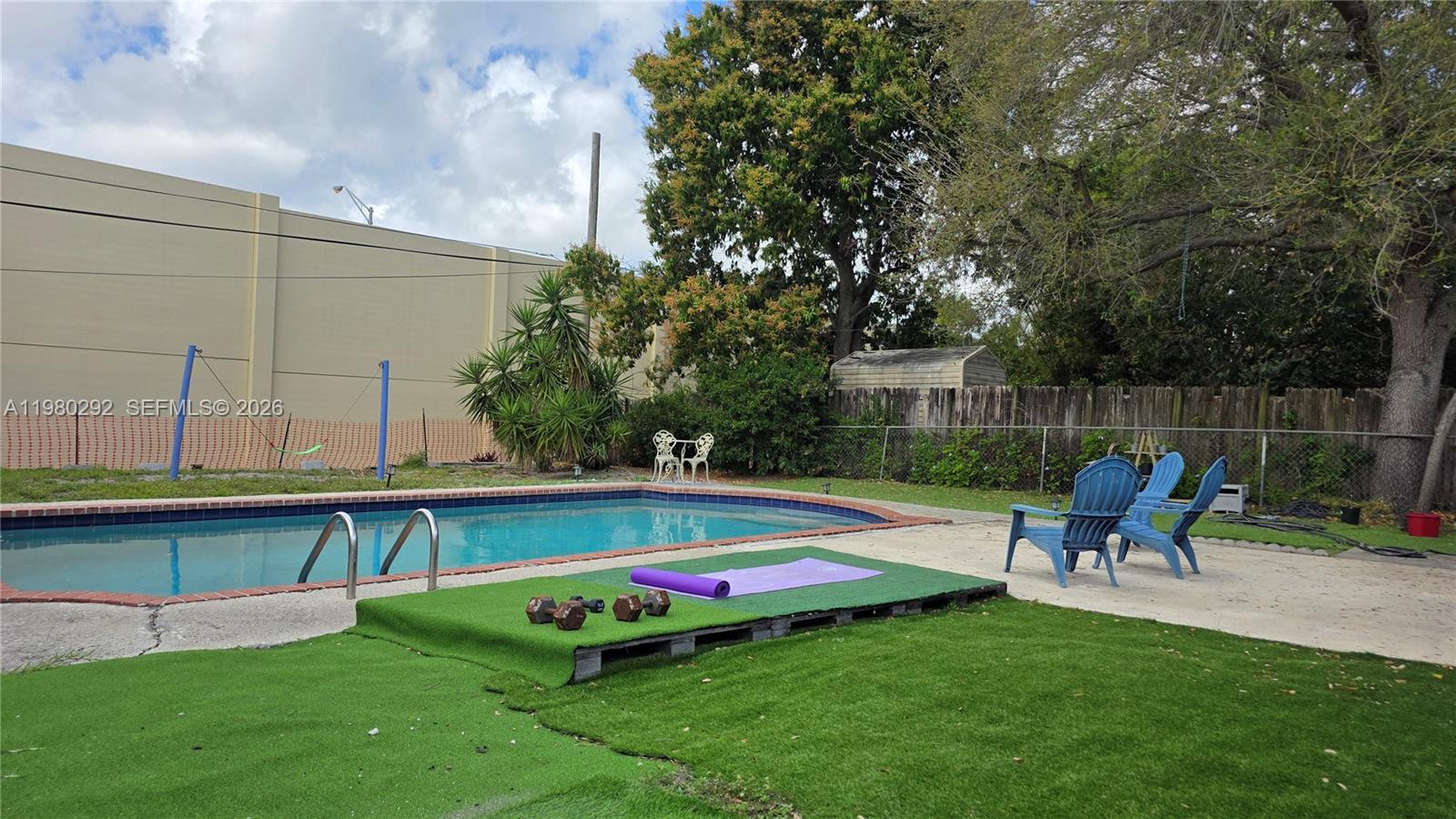 SUNSHINE PARK ESTATES - Residential Lease
