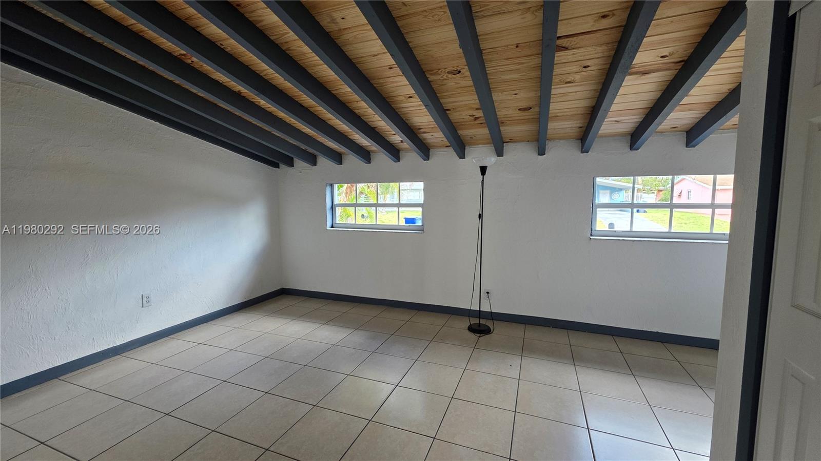 SUNSHINE PARK ESTATES - Residential Lease