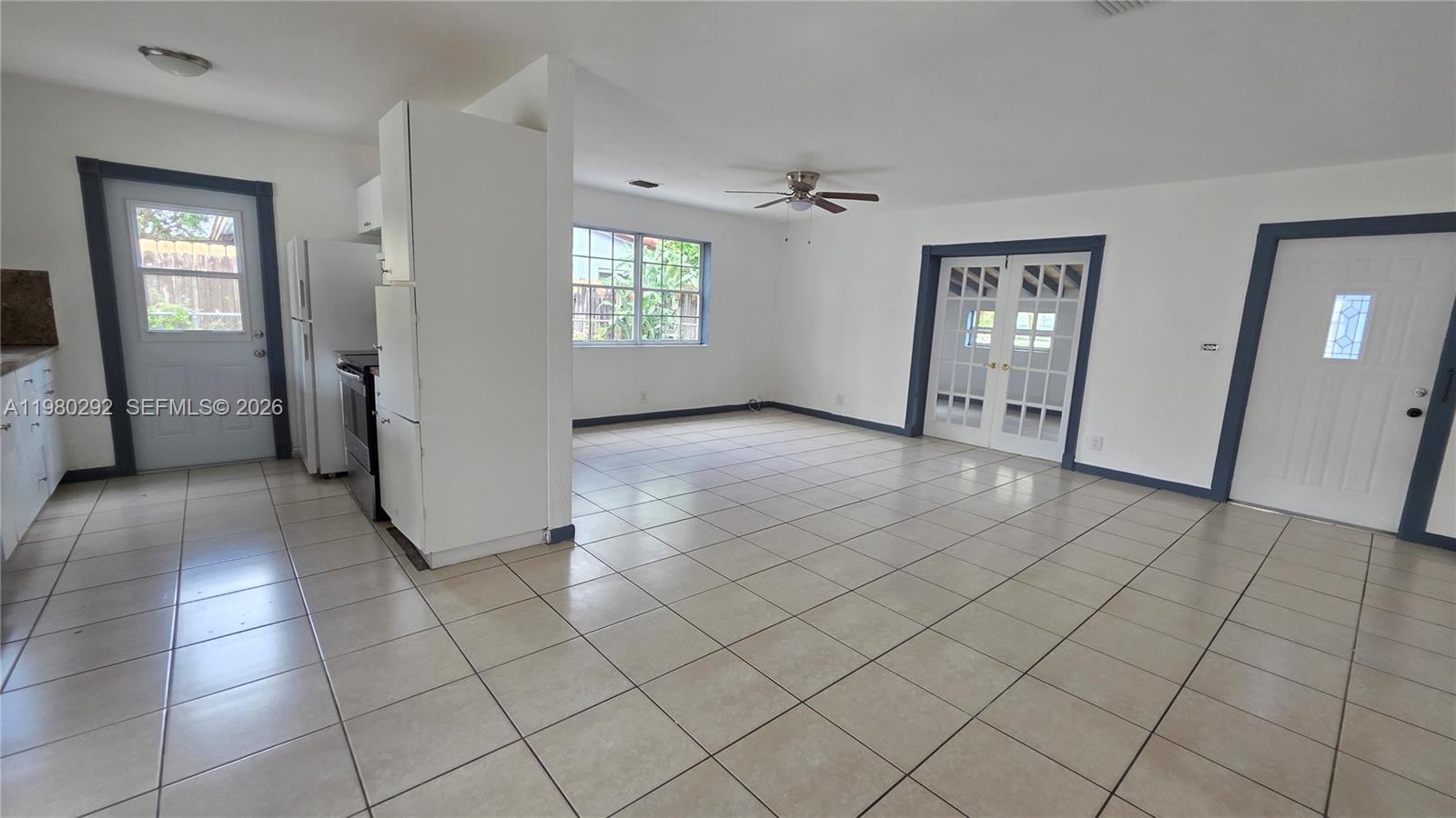SUNSHINE PARK ESTATES - Residential Lease