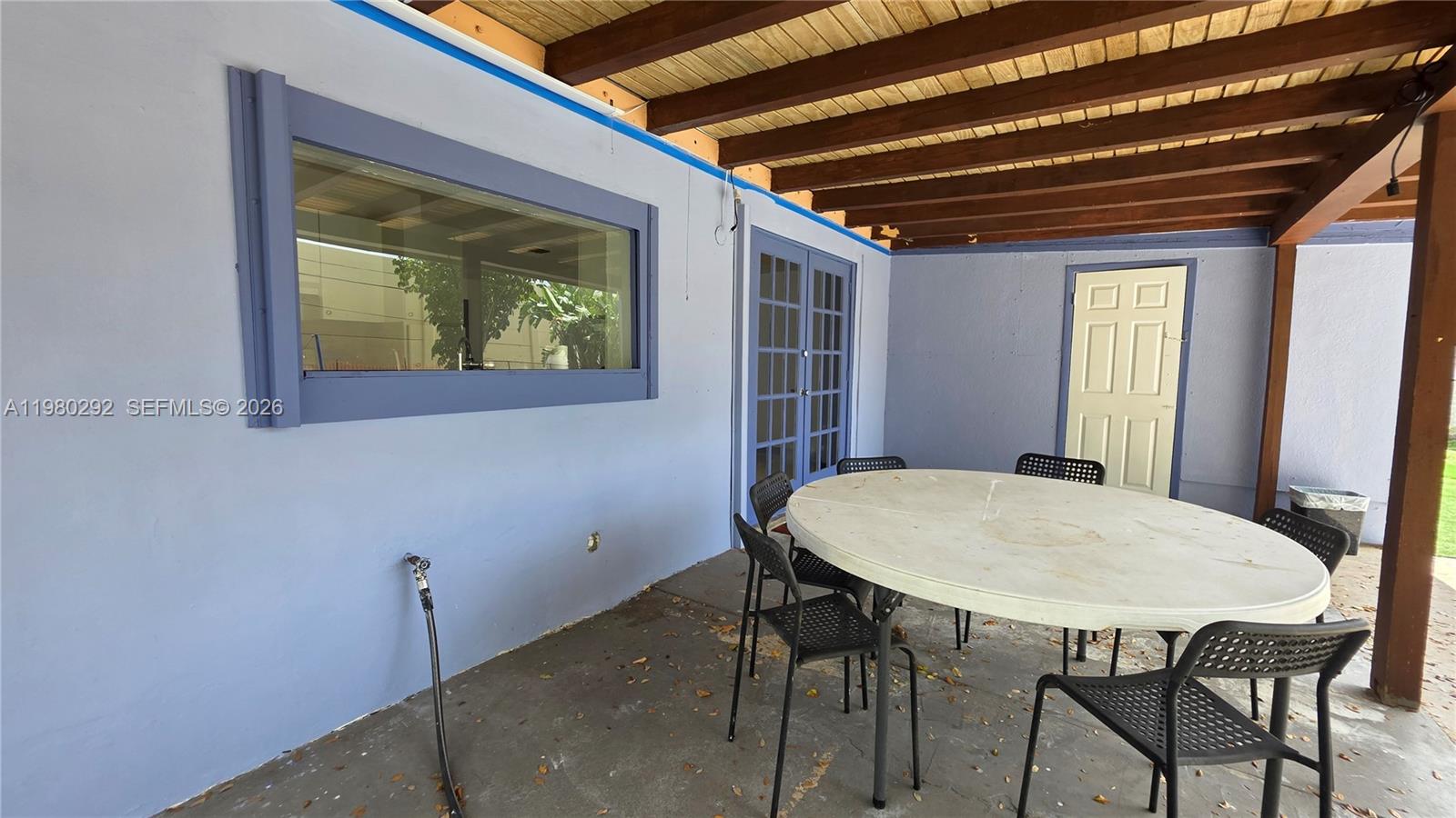 SUNSHINE PARK ESTATES - Residential Lease