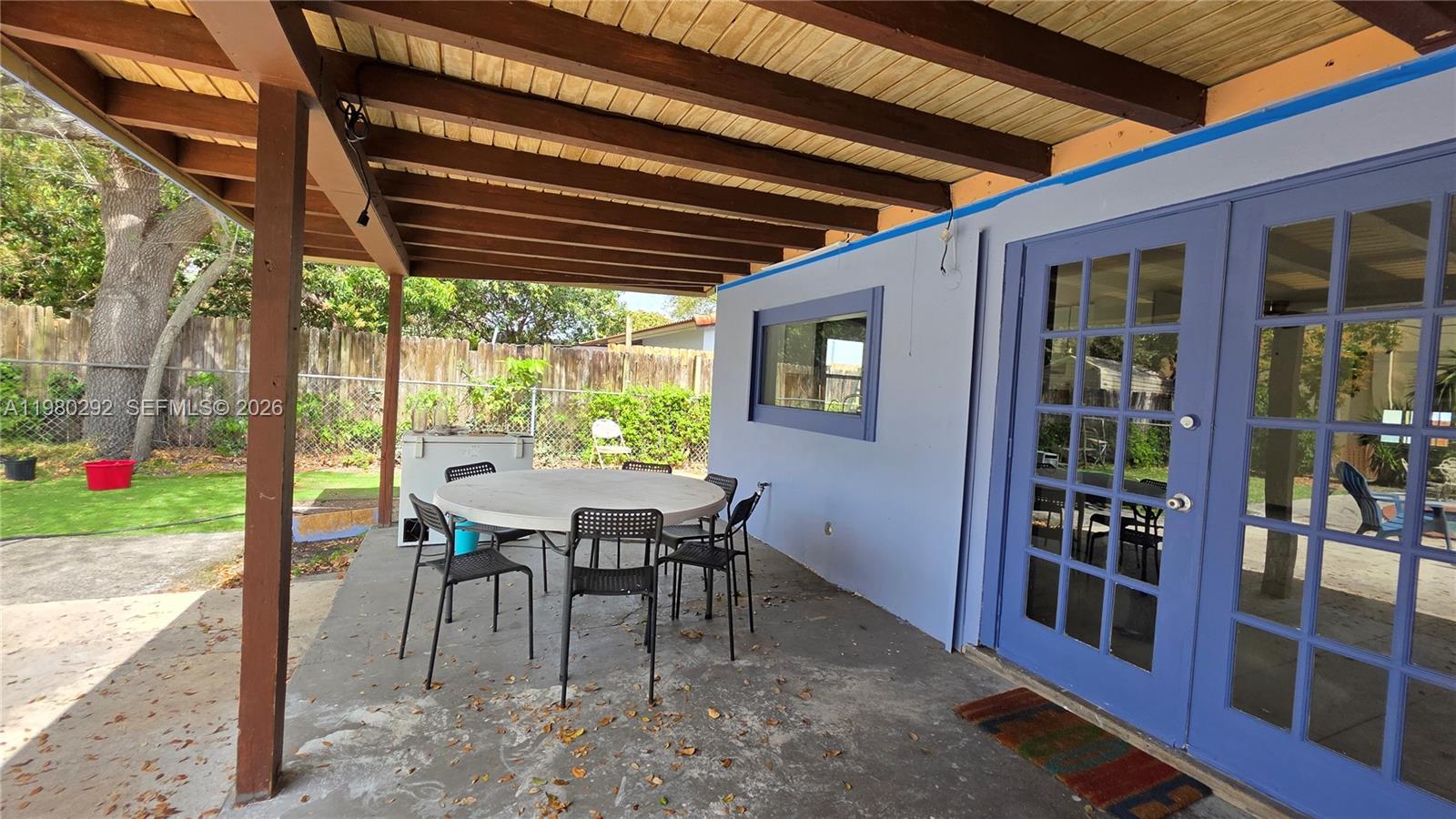 SUNSHINE PARK ESTATES - Residential Lease