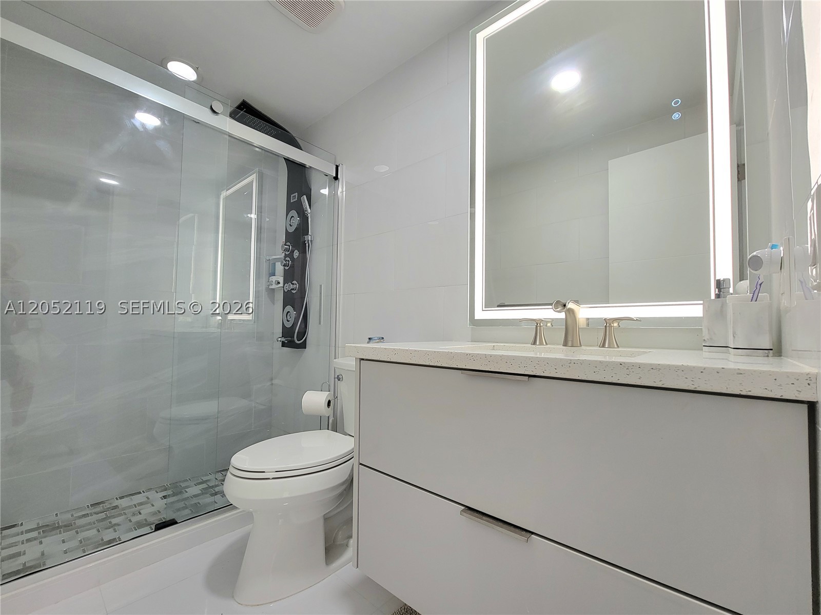 ALEXANDER TOWERS CONDO - Residential