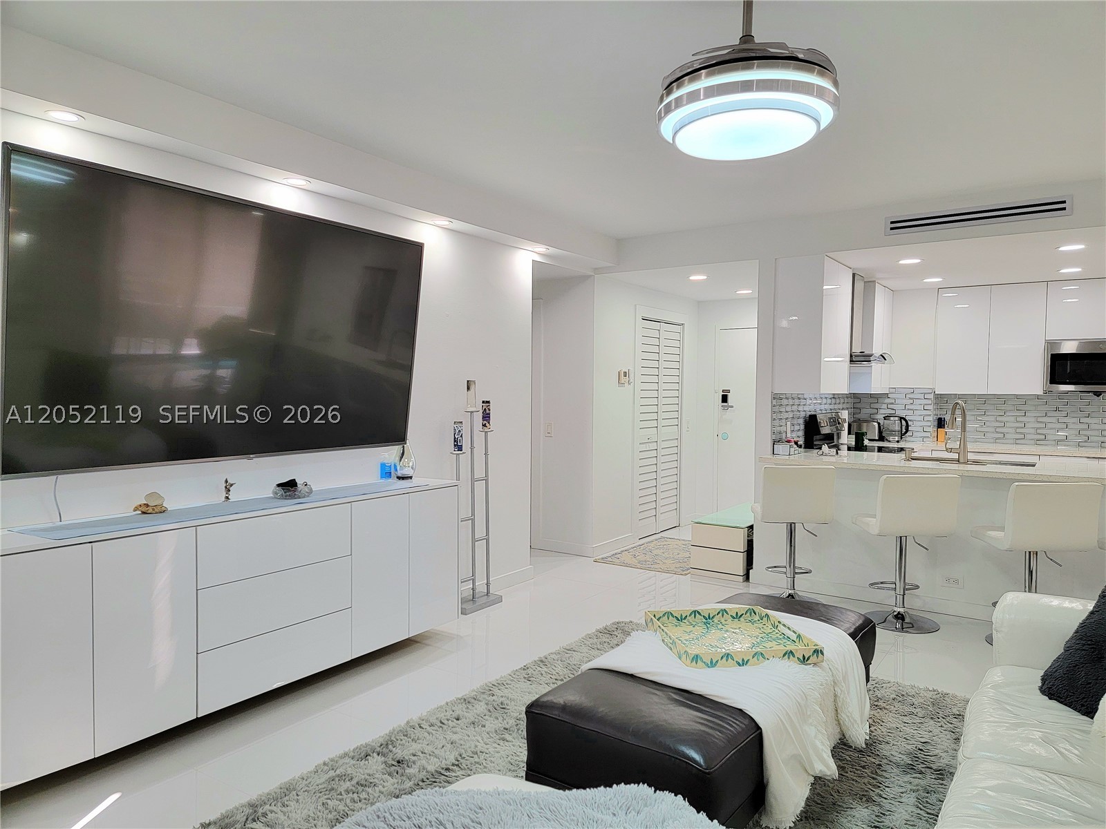 ALEXANDER TOWERS CONDO - Residential