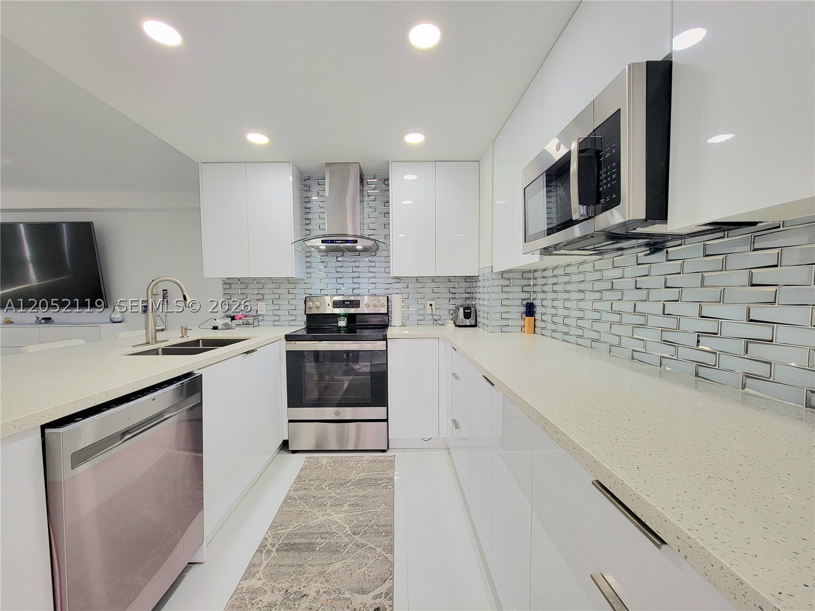 ALEXANDER TOWERS CONDO - Residential