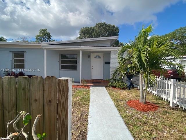 Bright, open-concept living  

Enjoy a private backyard made for entertaining or relaxing evenings, plus parking for up to 5 vehicles. Conveniently located near highways, shopping, schools, and parks — this home offers comfort, space, and unbeatable convenience in one great package.