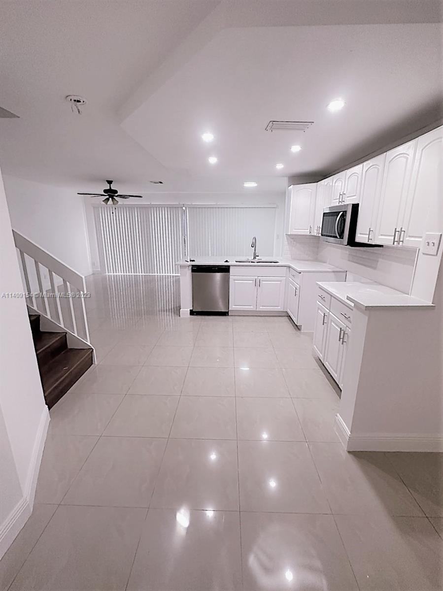 THE FAIRWAYS OF SUNRISE - Residential Lease