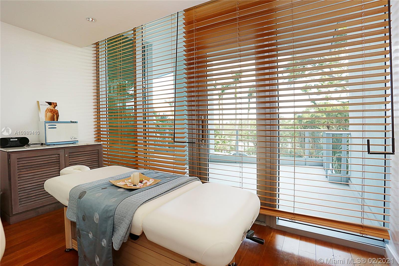 GROVENOR HOUSE CONDO - Residential