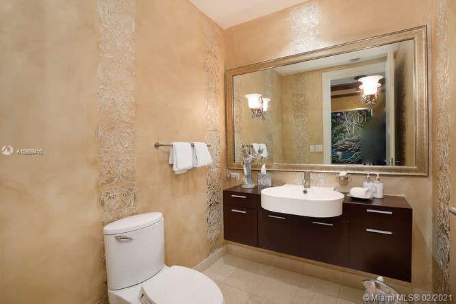 GROVENOR HOUSE CONDO - Residential