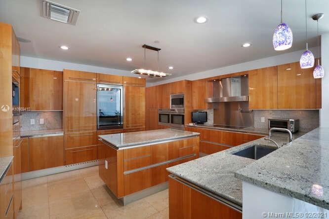 GROVENOR HOUSE CONDO - Residential