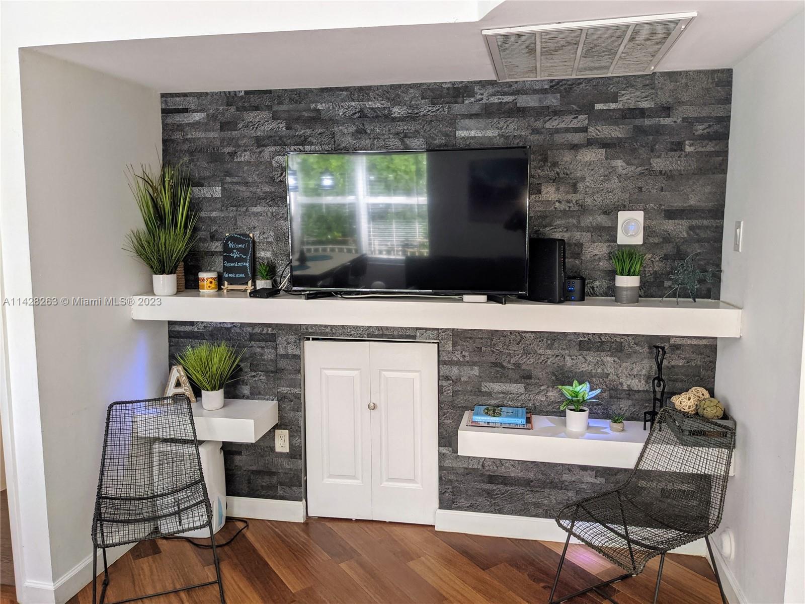 927 EUCLID CONDO - Residential Lease