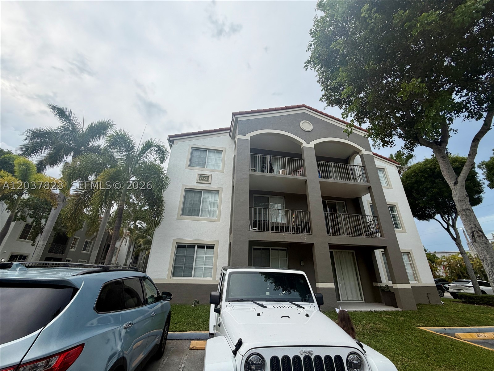Bright and beautiful 2 bedroom, 2 bath condo in the sought-after Gables Court community. This spacious residence offers an open-concept layout, private covered balcony, abundant storage, in-unit washer and dryer, and generously sized bedrooms. Gated community with excellent amenities and a prime location just minutes from Coral Gables, University of Miami, South Miami, major hospitals, restaurants, shopping, and Miami International Airport.