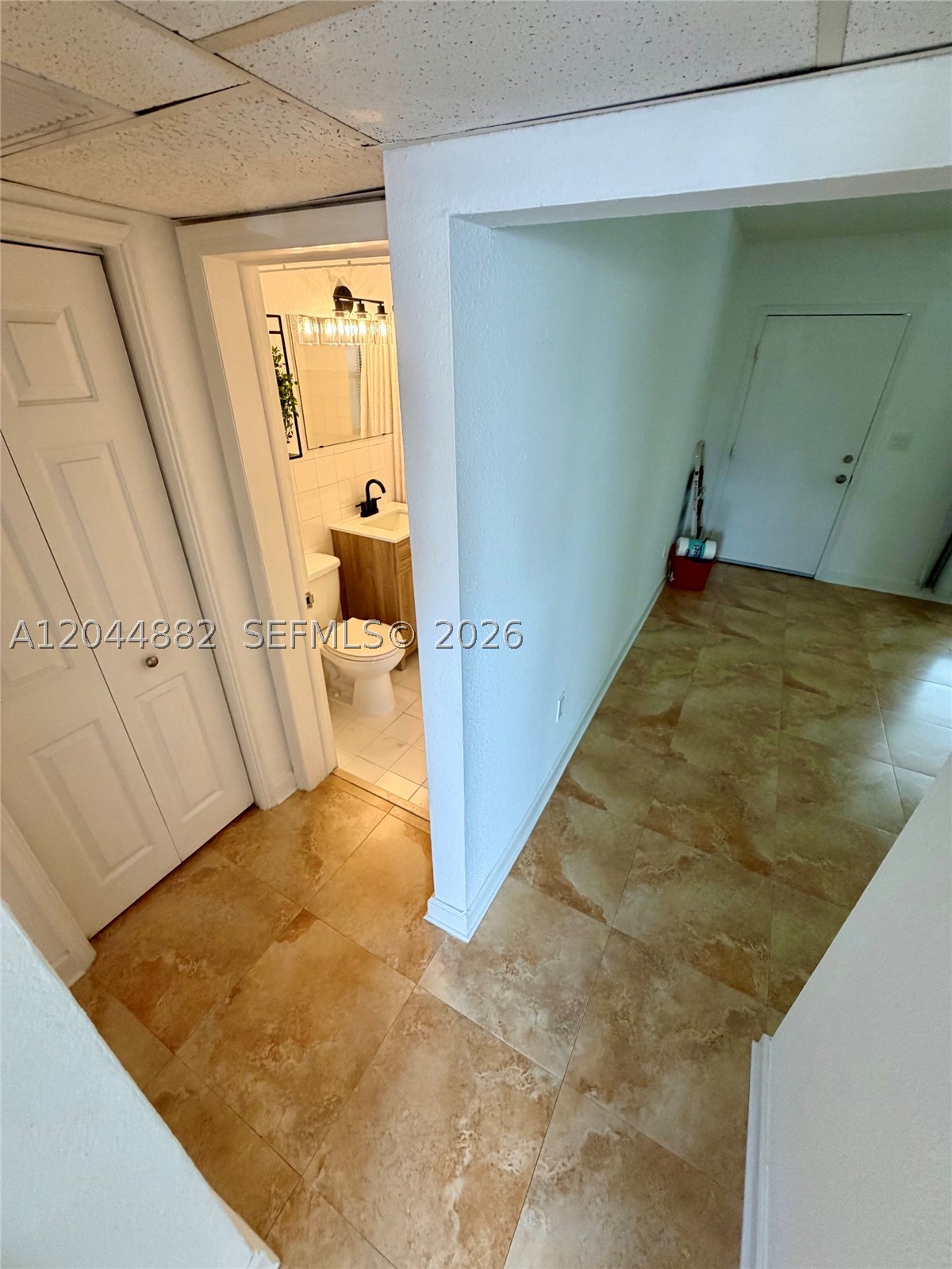 SUNSET CONDO - Residential Lease