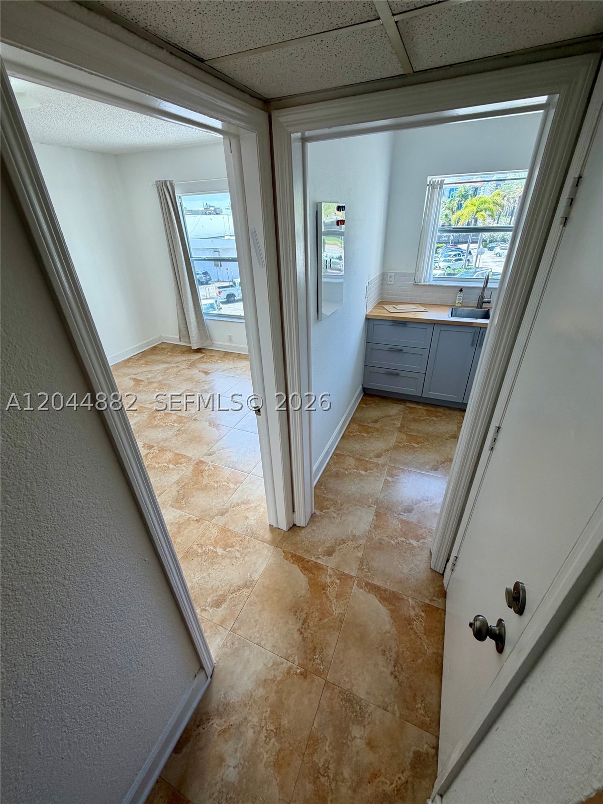 SUNSET CONDO - Residential Lease