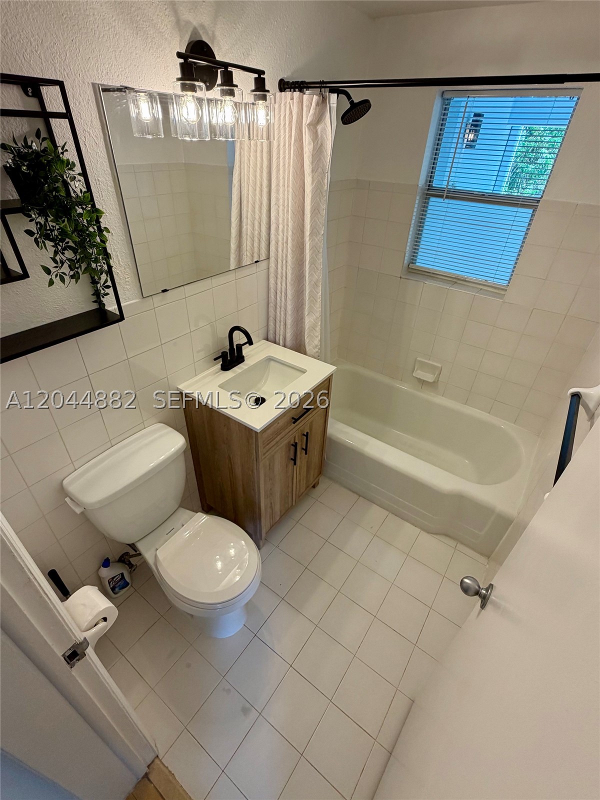 SUNSET CONDO - Residential Lease