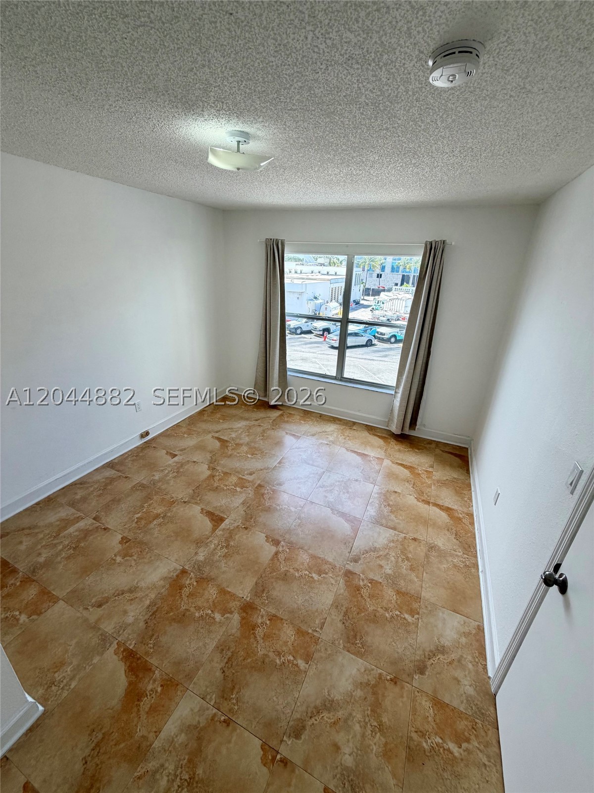 SUNSET CONDO - Residential Lease