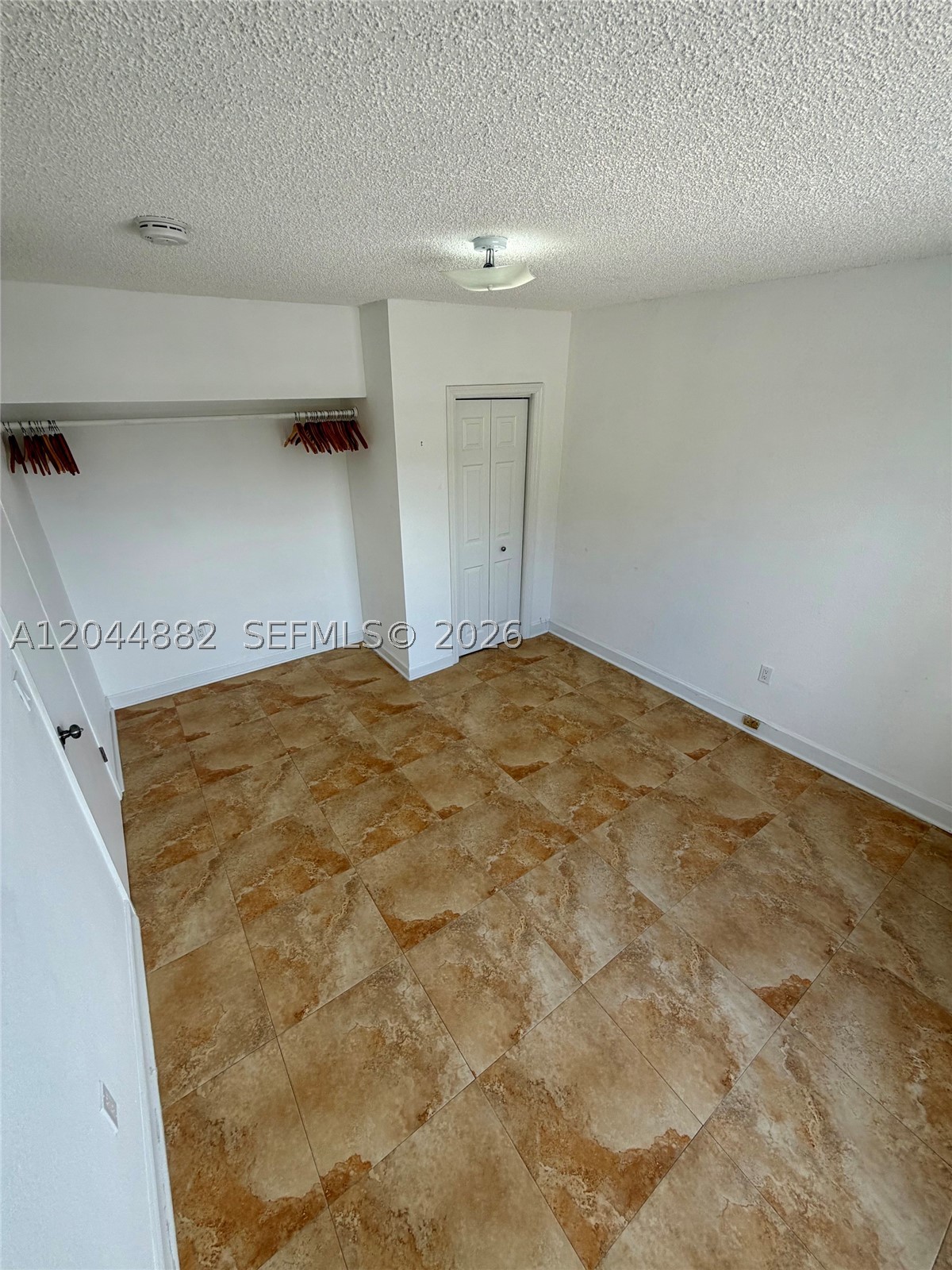 SUNSET CONDO - Residential Lease