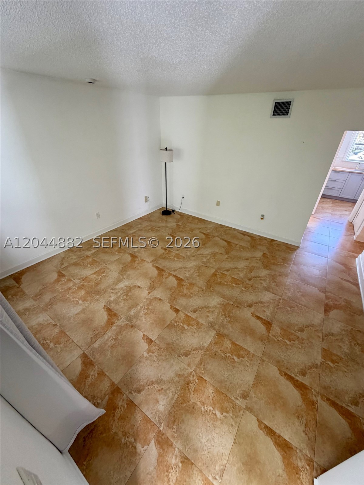SUNSET CONDO - Residential Lease