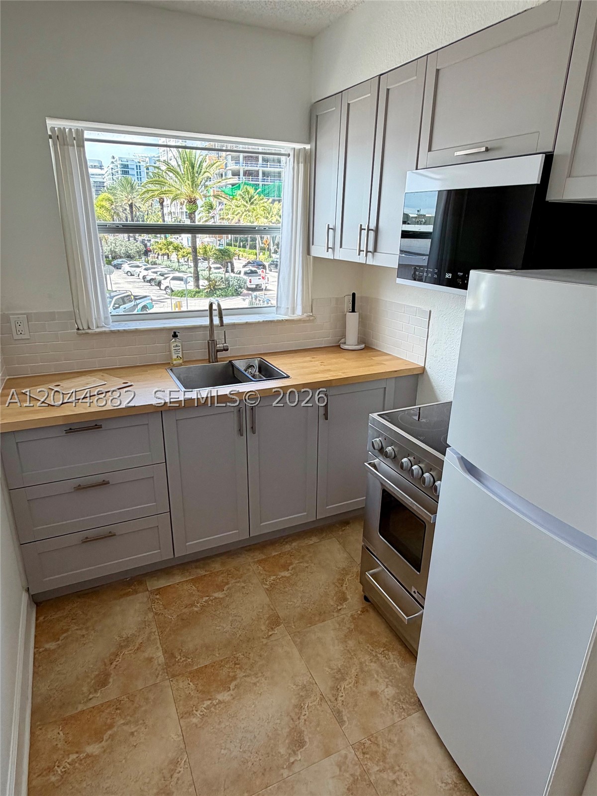 SUNSET CONDO - Residential Lease