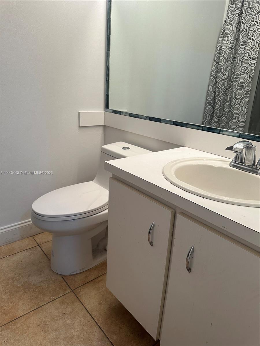 LA JOLLA WEST - Residential Lease