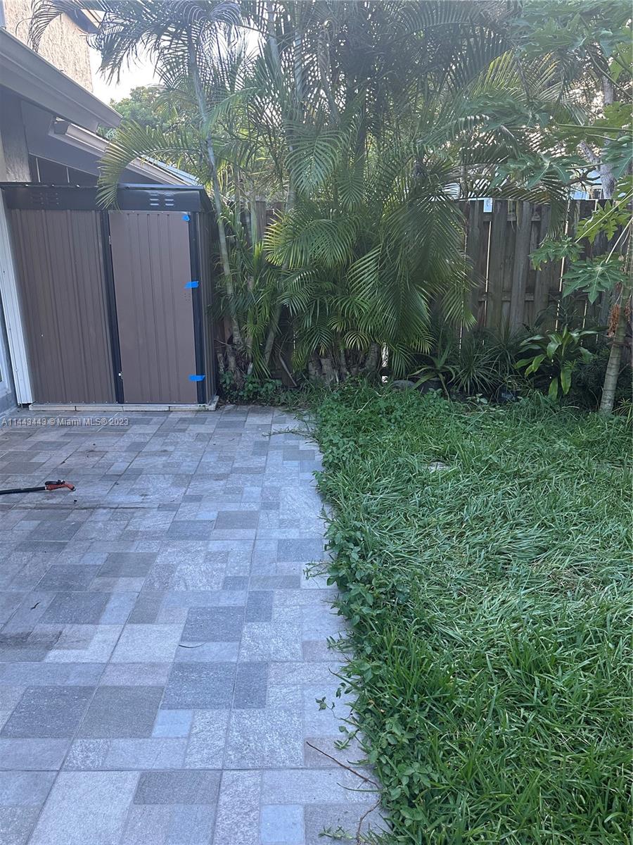 LA JOLLA WEST - Residential Lease