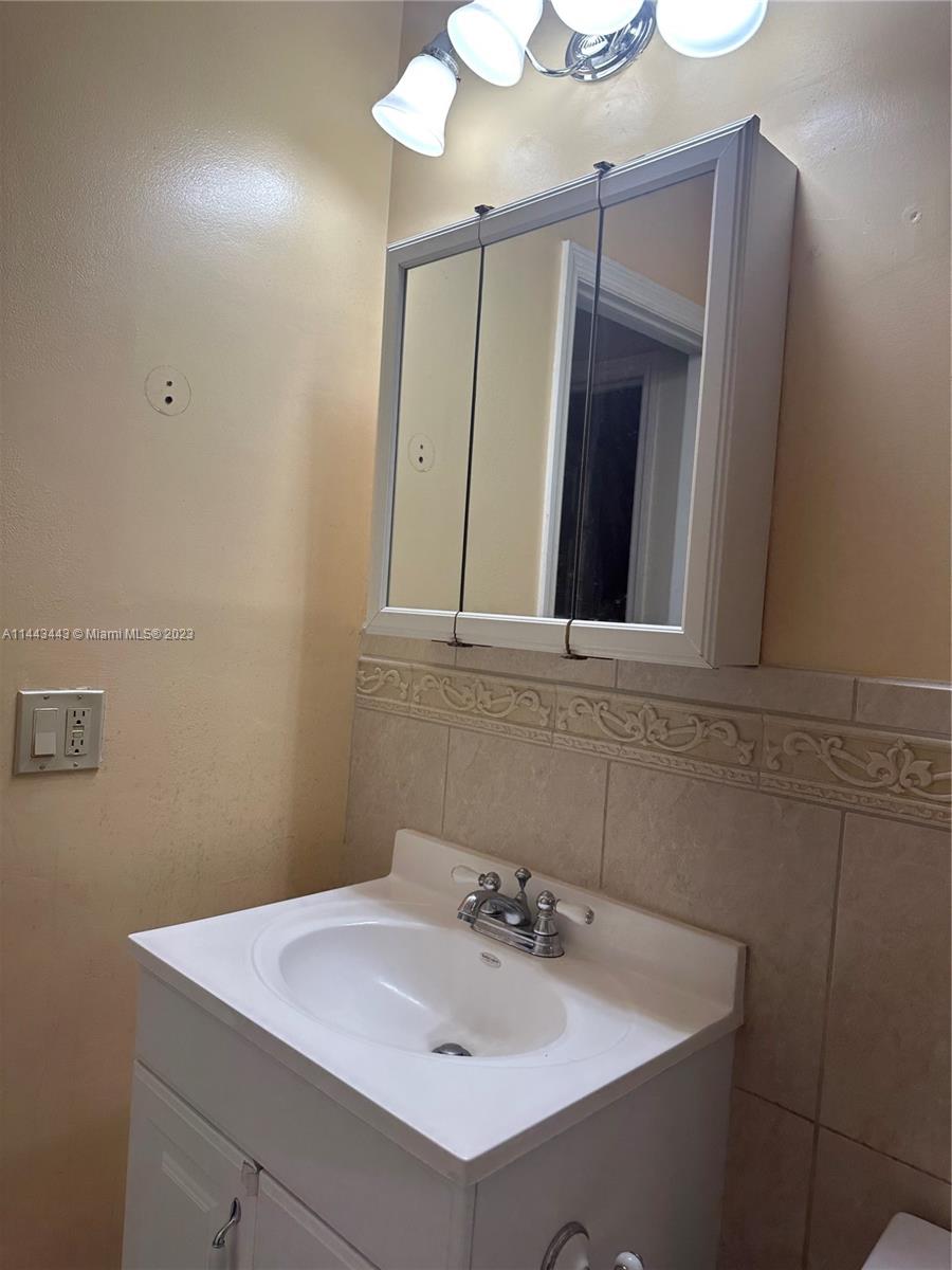 LA JOLLA WEST - Residential Lease