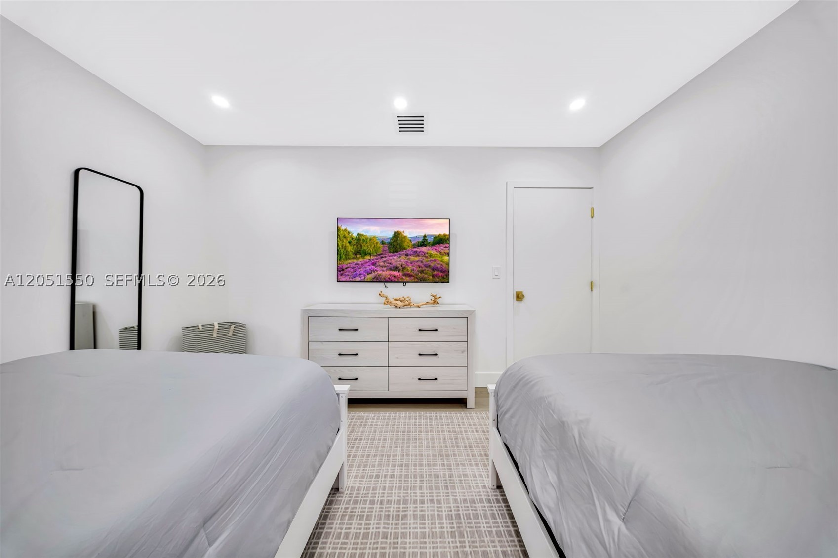 WHITE MARLIN BEACH SEC 1 - Residential Lease
