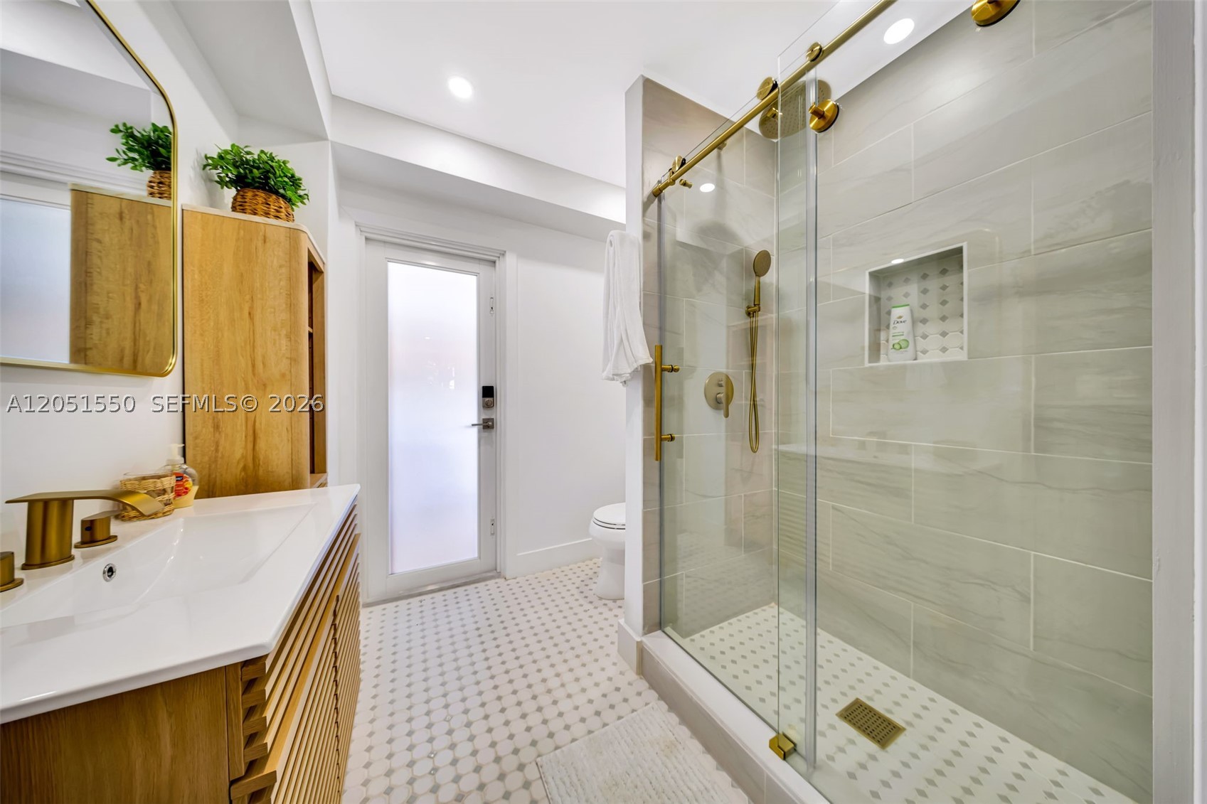 WHITE MARLIN BEACH SEC 1 - Residential Lease