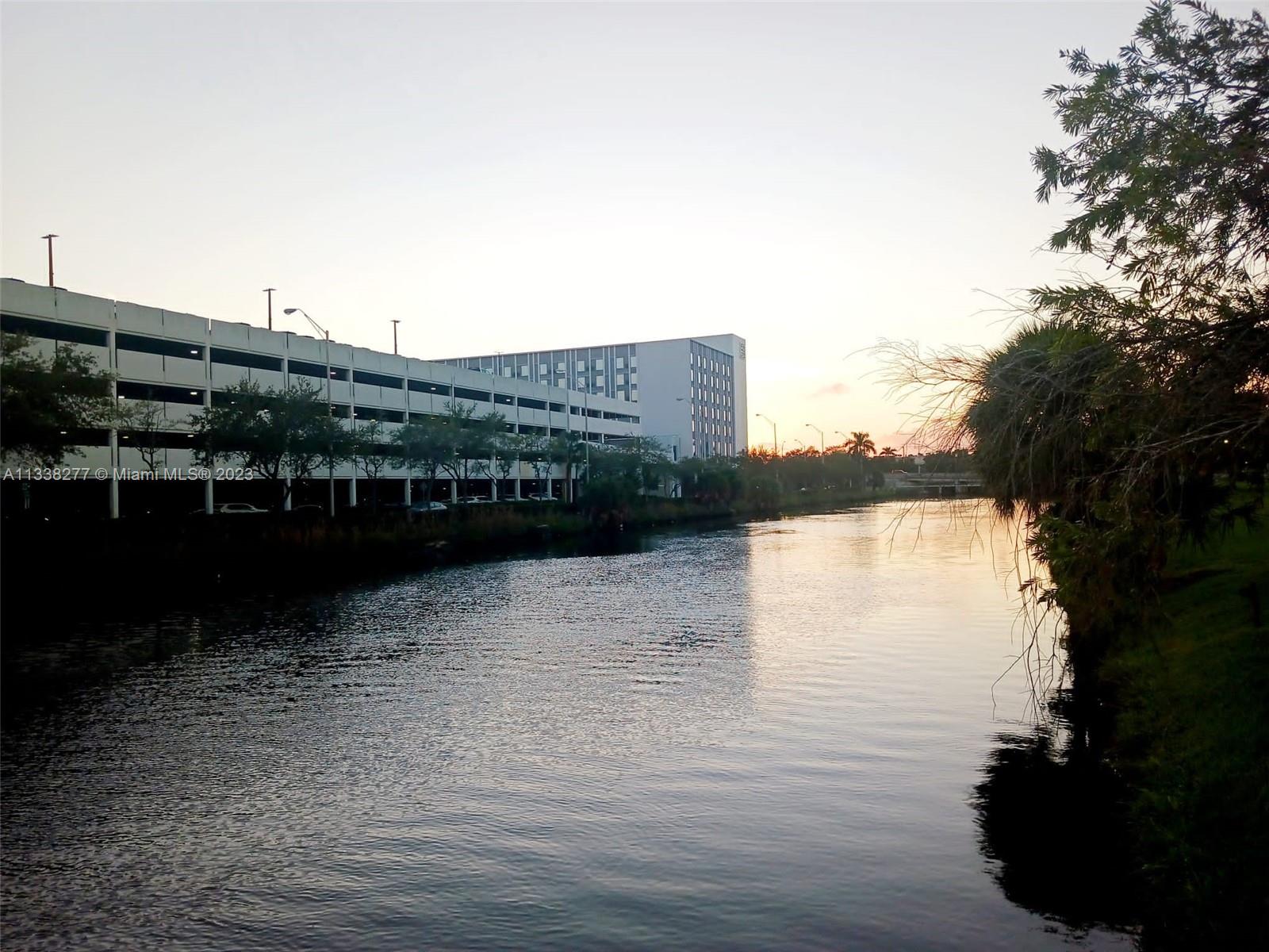 VILLAGE AT DADELAND CONDO - Residential