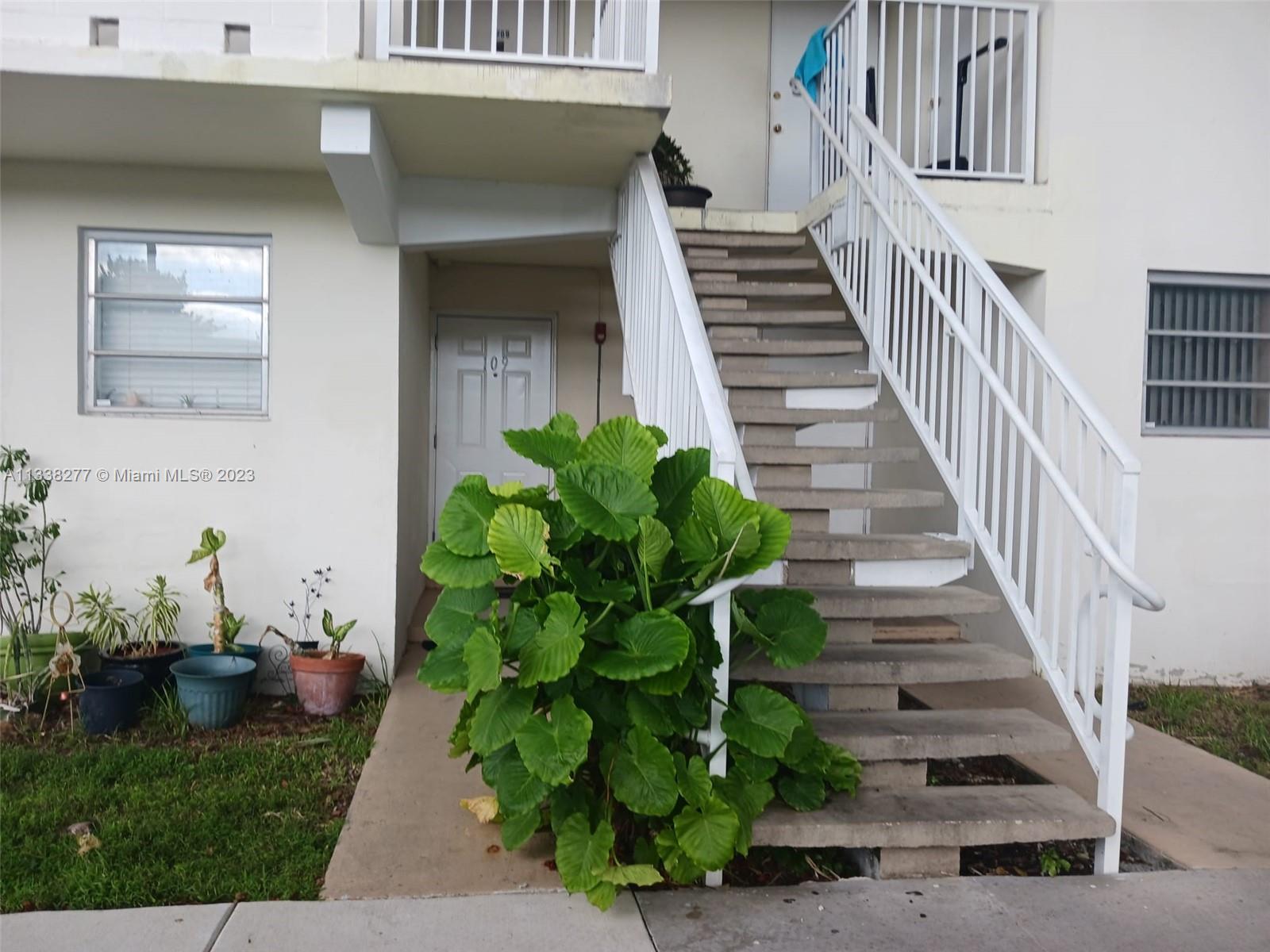 VILLAGE AT DADELAND CONDO - Residential