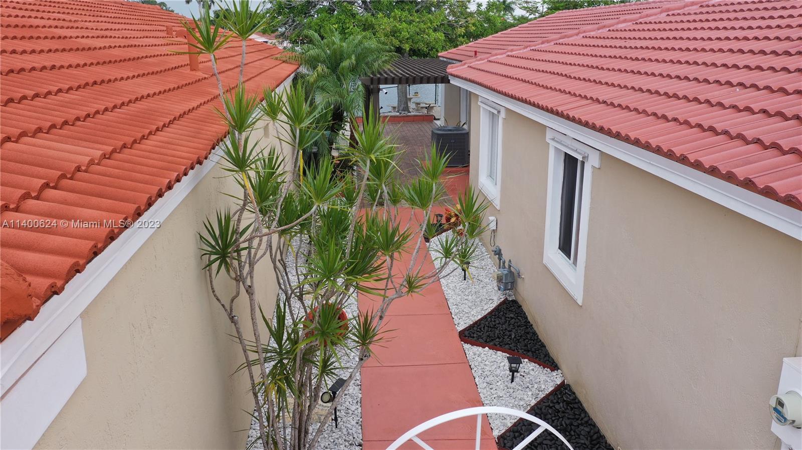 WEITZER SERENA LAKES WEST - Residential