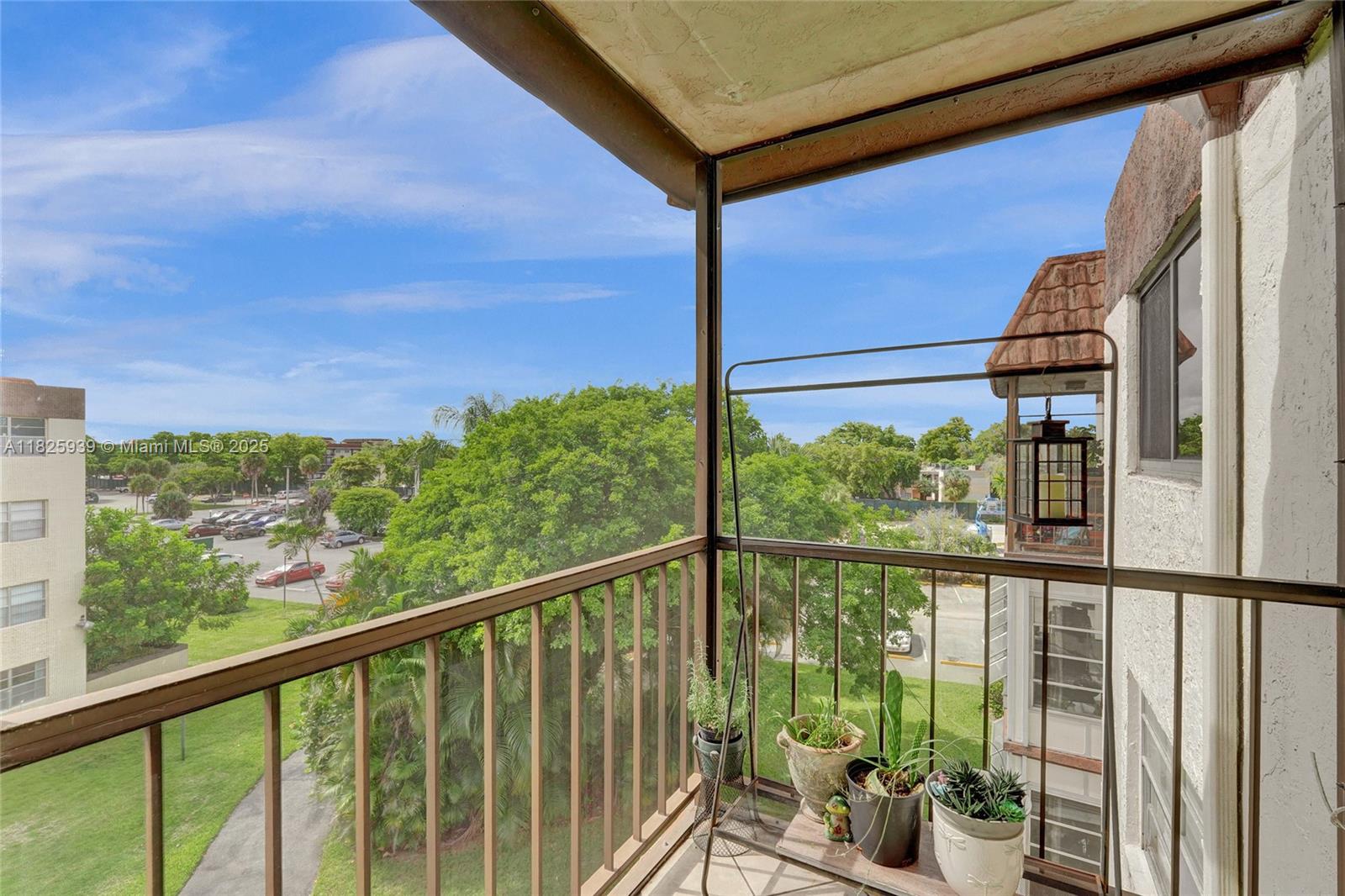 OMEGA CONDO NO 3 - Residential