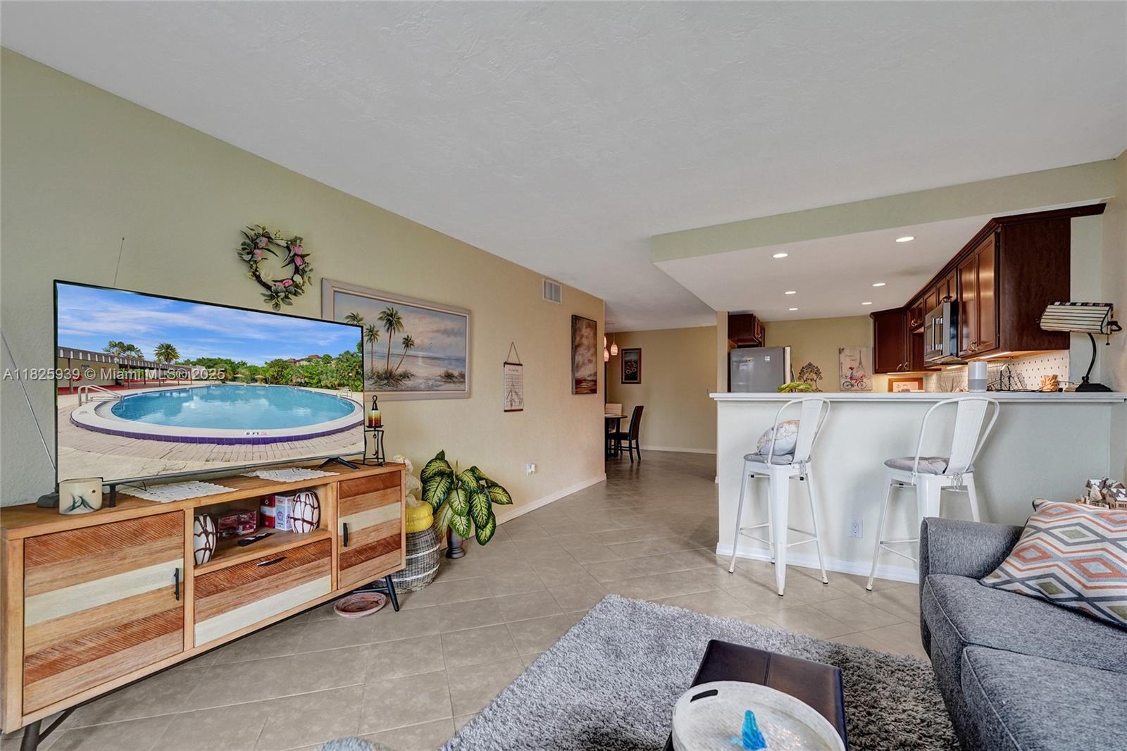OMEGA CONDO NO 3 - Residential